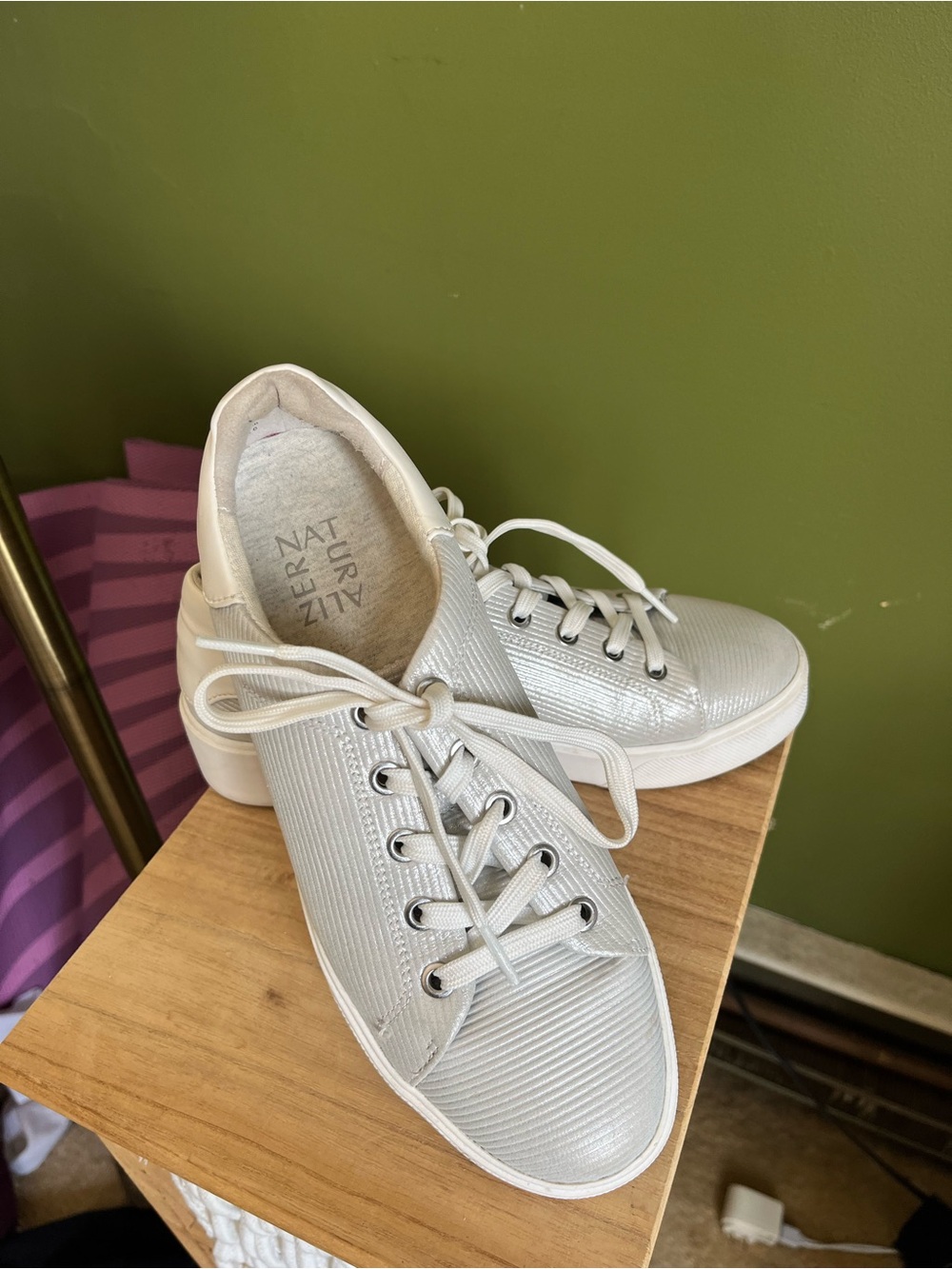Naturalizer Metallic Silver Textured Low-Top Sneakers size 7 M